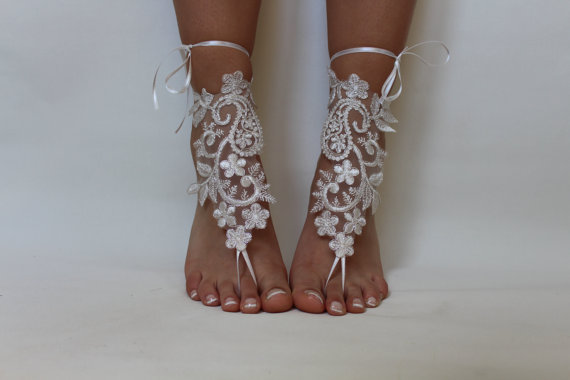 Absolutely Gorgeous Shoes For Beach Weddings Delicate Lace Applqiues Bead Sequins Open Toe Ankle Flat Bridal Shoe For Summer
