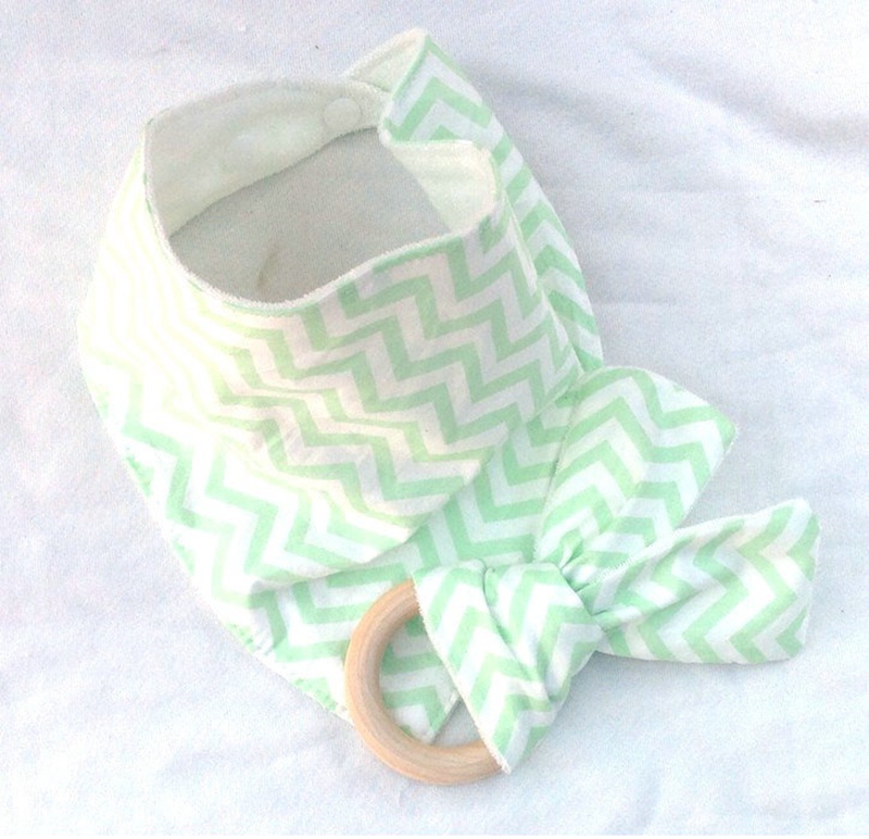 20sets Baby Triangle Bib burp Cloths & Teethers set Cotton Bandana kerchief infant Saliva Bibs Pinafore Apron Wooden Chews Teeth Stick YE006