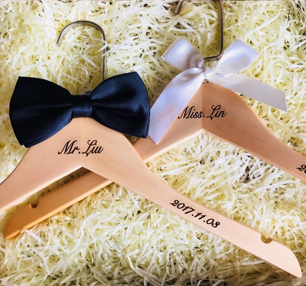 Free shipping personalized rustic wooden wedding dress bridal hanger Custom hangers
Free shipping personalized rustic wooden wedding dress bridal hanger Custom hangers