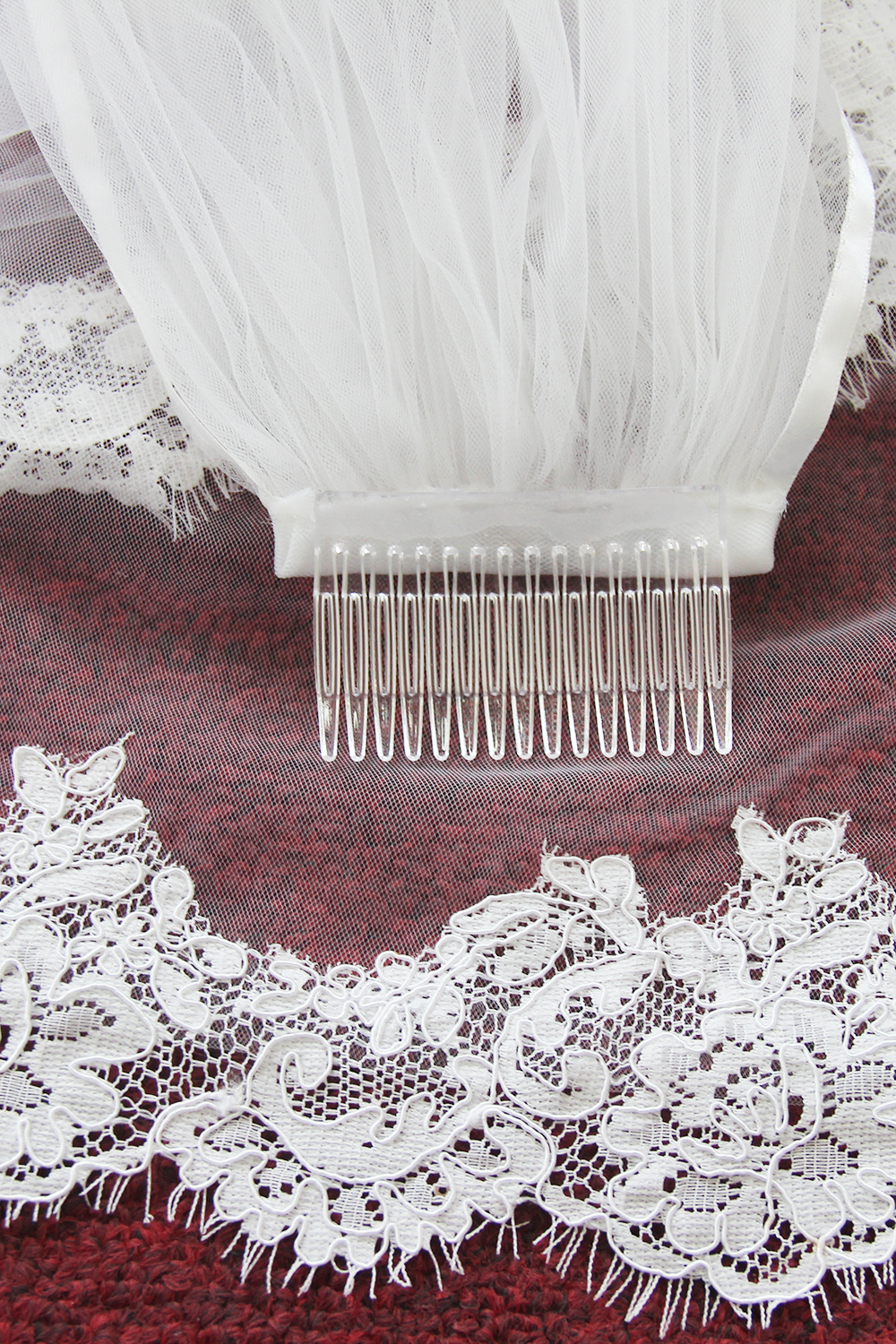 2020 Newest 1.38M 1T White/Ivory Bridal Veils Lace Applique Edge Fingertip Length Wedding Bride Veil with Comb IN STOCK Free Shipping CPA815