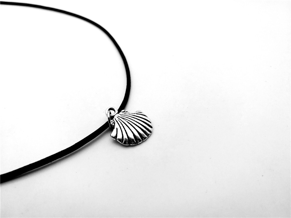 30PCS Cute Nautical Scallop Seashell Necklace Ocean Conch Sea Clam Shell Leather Rope Necklaces for Women Beach Party