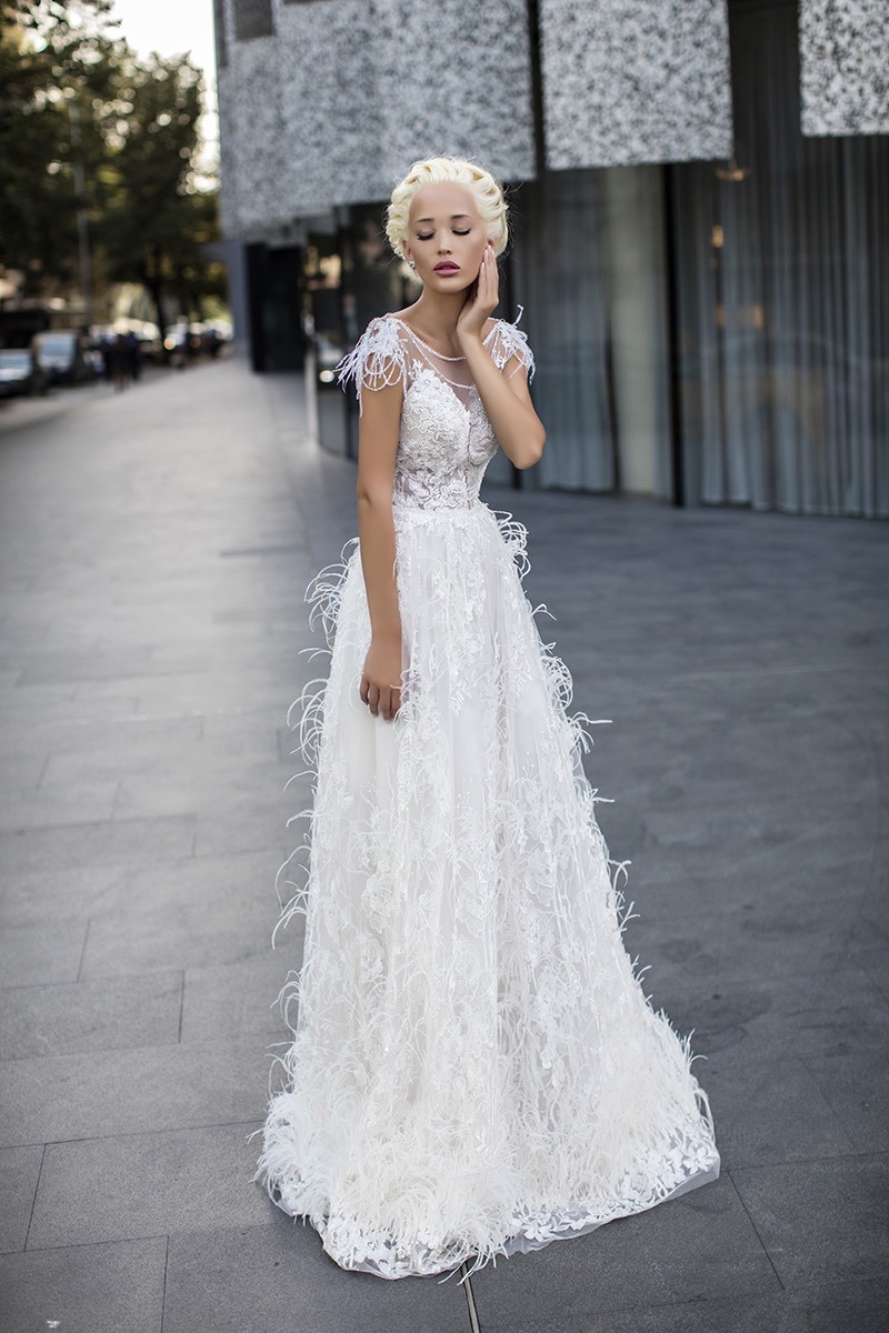 Chic A Line Wedding Dresses Free Shipping Ostrich Feather Scoop Neckline Cap Sleeves Bridal Gown Floor Length Custom Made Wedding Gowns