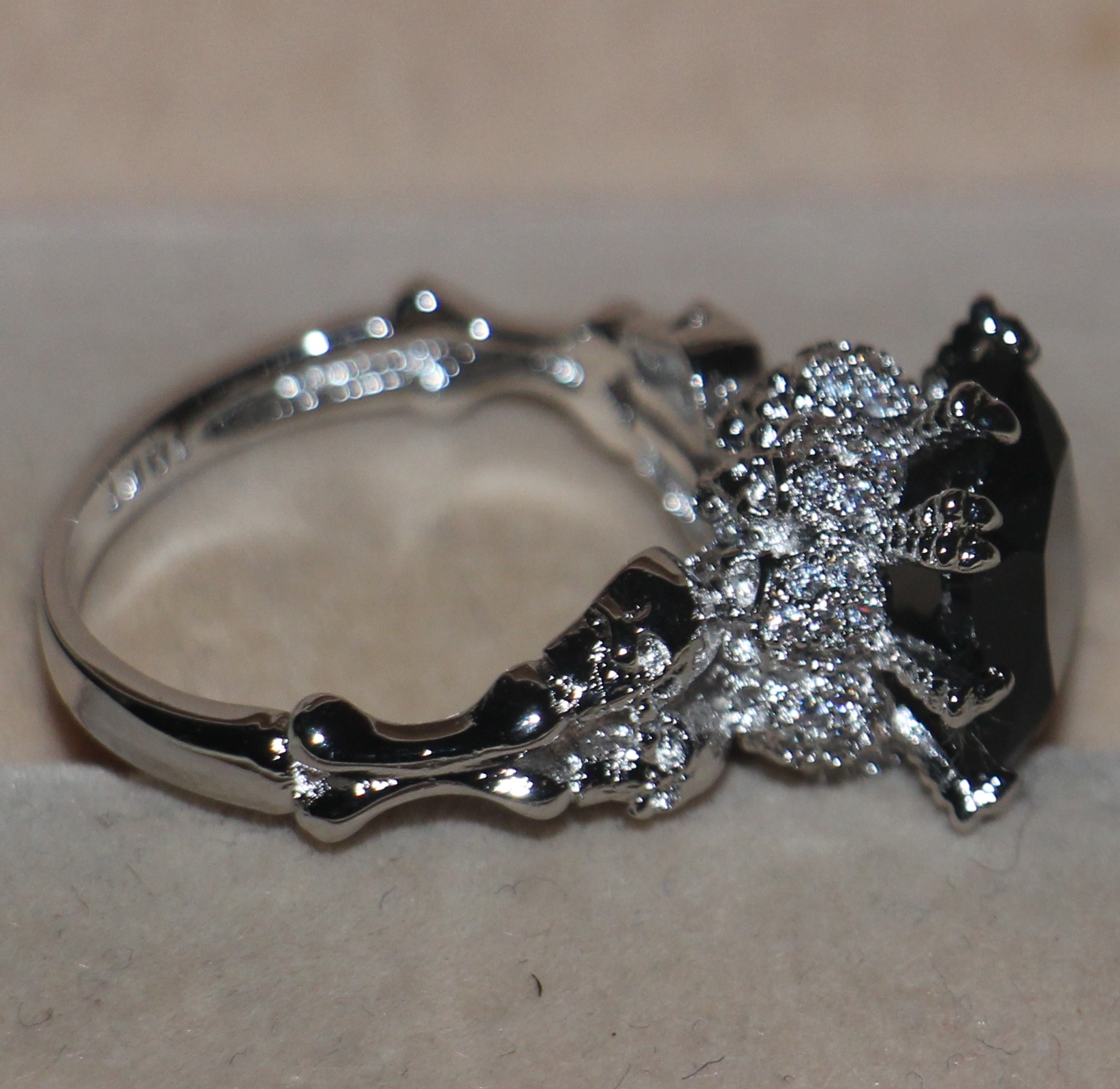 Victoria Wieck Vintage Jewelry Round 10KT White gold Filled Black Sapphire Gemstones Simulated Diamond Wedding Women Band Skull Ring SZ5-11