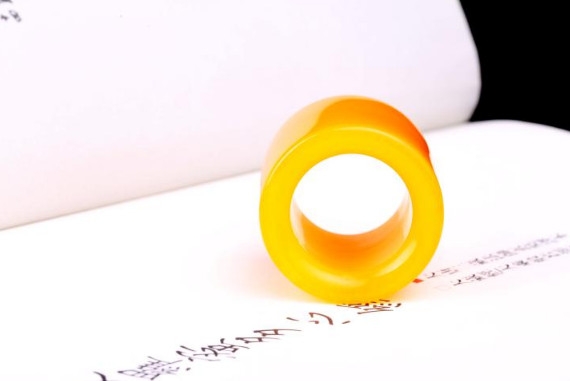 Natural yellow dragon jade, hand-carved trigger finger. The ring. Charm ring. The choice of a successful man.