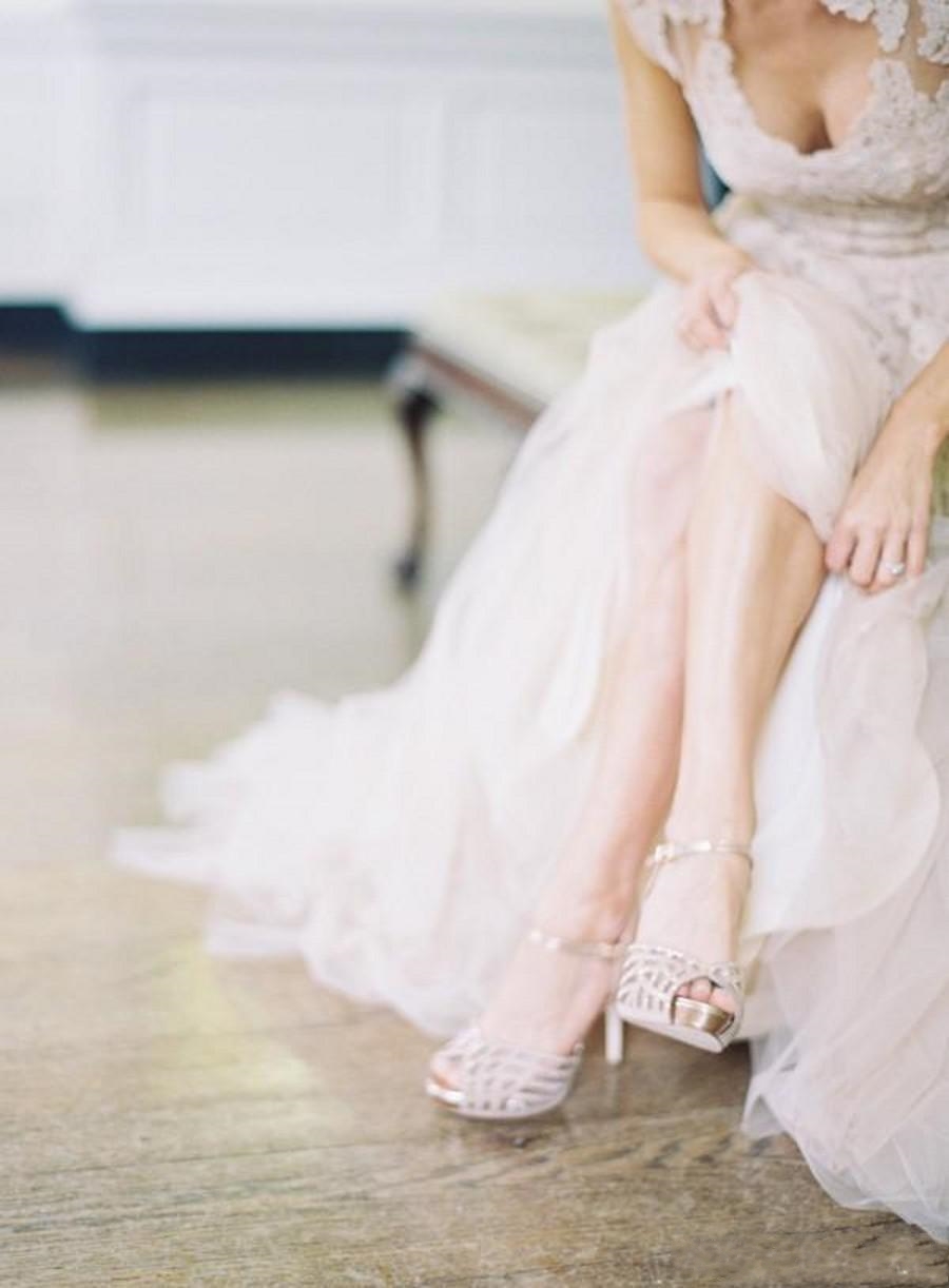 Vintage 2022 Lace Wedding Dresses Gowns Champagne Sweetheart Ruffles Cap Sleeve Deep V Neck Garden Reem Acra Bridal Gown