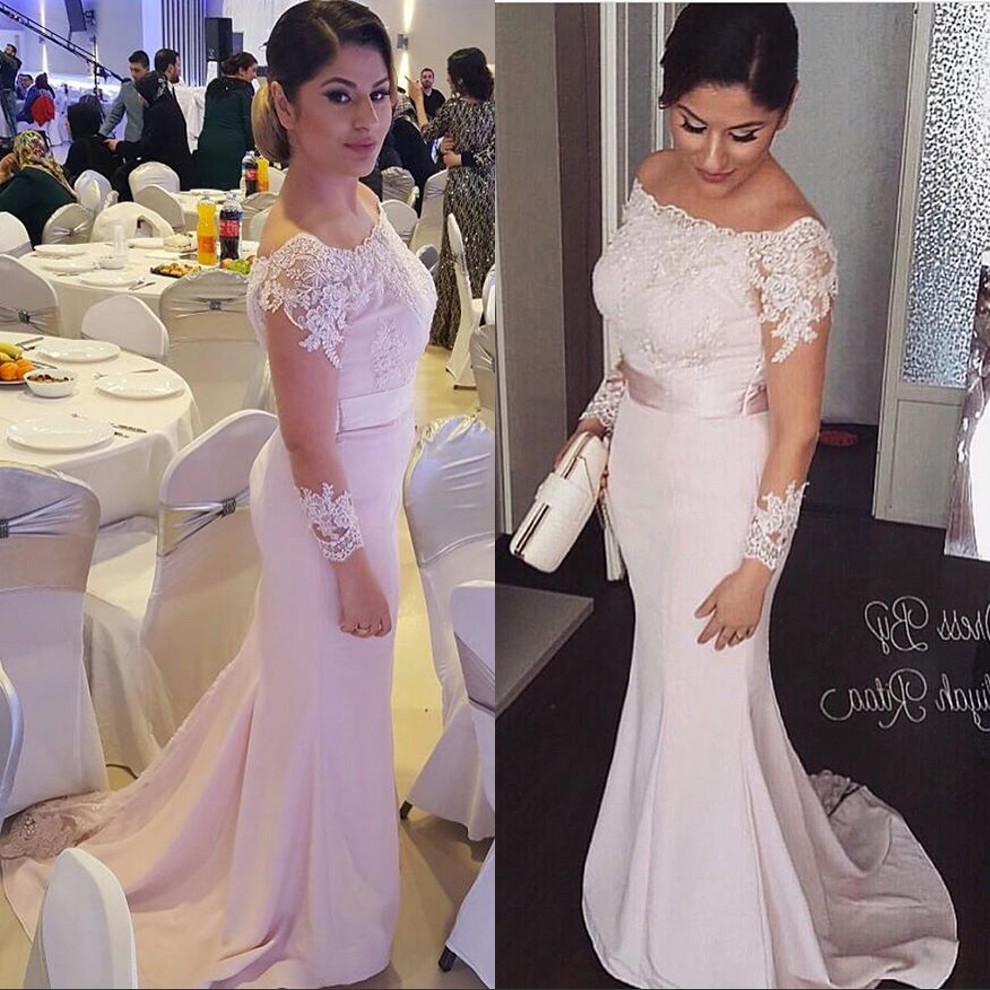 Sexy Floor Length Mermaid Mother Of The Bride Dresses Off Shoulder Long Sleeves Lace Appliques Illusion Satin Formal Dress Evening Gowns
Sexy Floor Length Mermaid Mother Of The Bride Dresses Off Shoulder Long Sleeves Lace Appliques Illusion Satin Formal Dress Evening Gowns