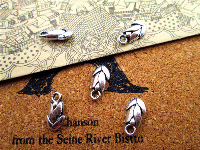 90pcs--Tulip Charms Flower Drop Antique Tibetan Silver Tulip Charms Charm pendants ,DIY Supplies 7x14mm
90pcs--Tulip Charms Flower Drop Antique Tibetan Silver Tulip Charms Charm pendants ,DIY Supplies 7x14mm