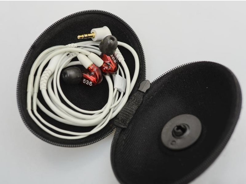 Professional SE535 Dynamic HIFI Bass noise canceling earphone In-ear Headphones Running Earbuds with 3.5mm Jack for SmartPhones