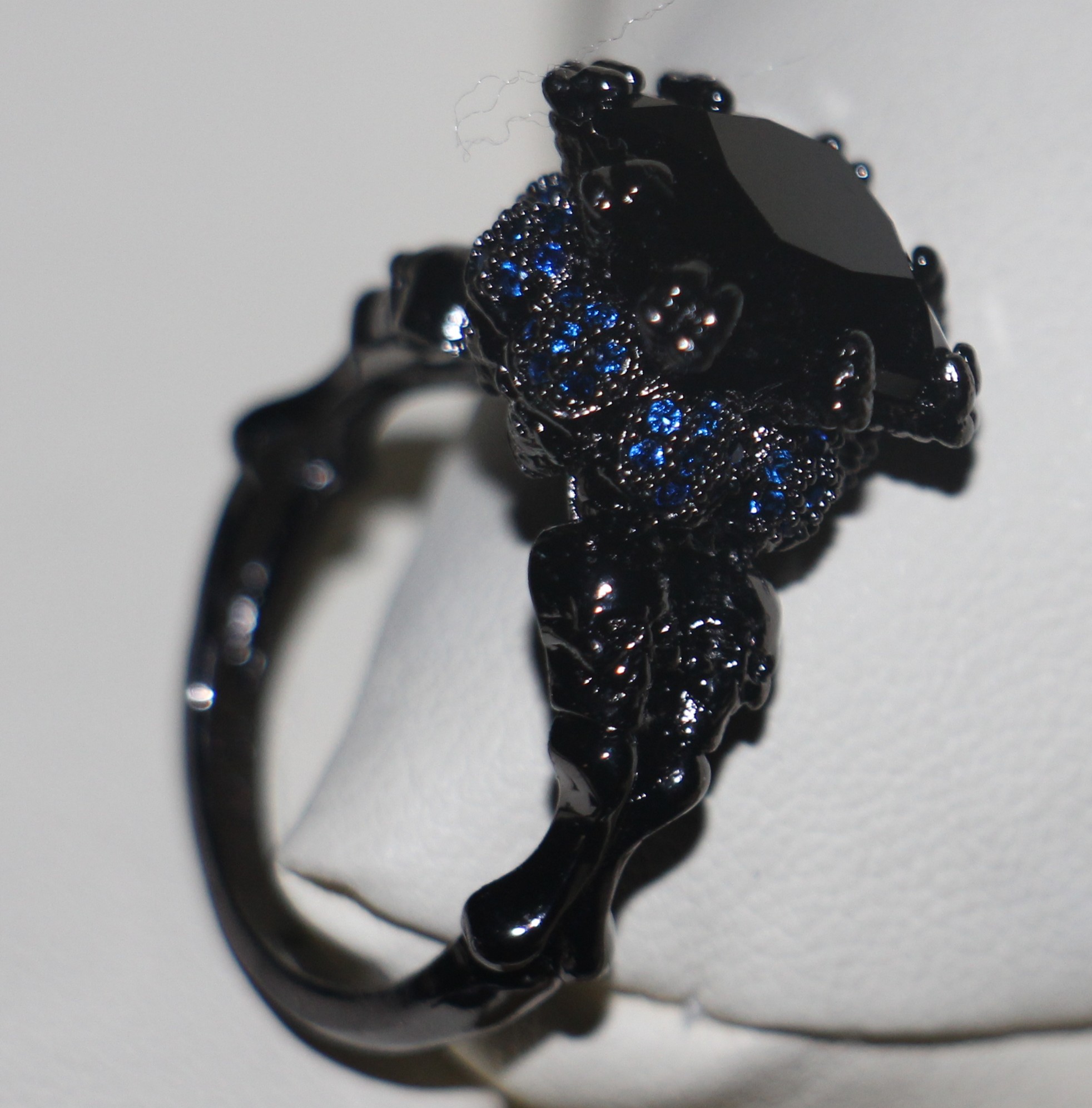 Victoria Wieck Vintage Jewelry Round 10KT White Black Golf Filled Sapphire Gemstones Simulated Diamond Wedding Women Band Skull Ring SZ5-11
Victoria Wieck Vintage Jewelry Round 10KT White Black Golf Filled Sapphire Gemstones Simulated Diamond Wedding Women Band Skull Ring SZ5-11