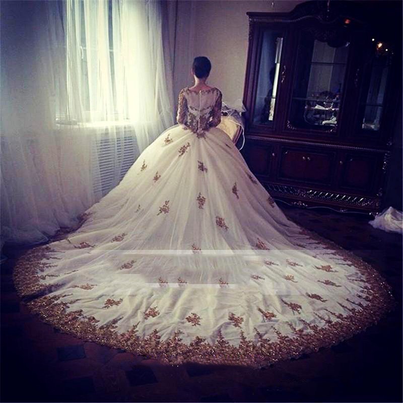 Charming Ball Gown Wedding Dress Jewel Long Sleeves Golden Applique Beaded Vintage Bridal Gown Glamorous Tulle Chapel Train Wedding Dresses