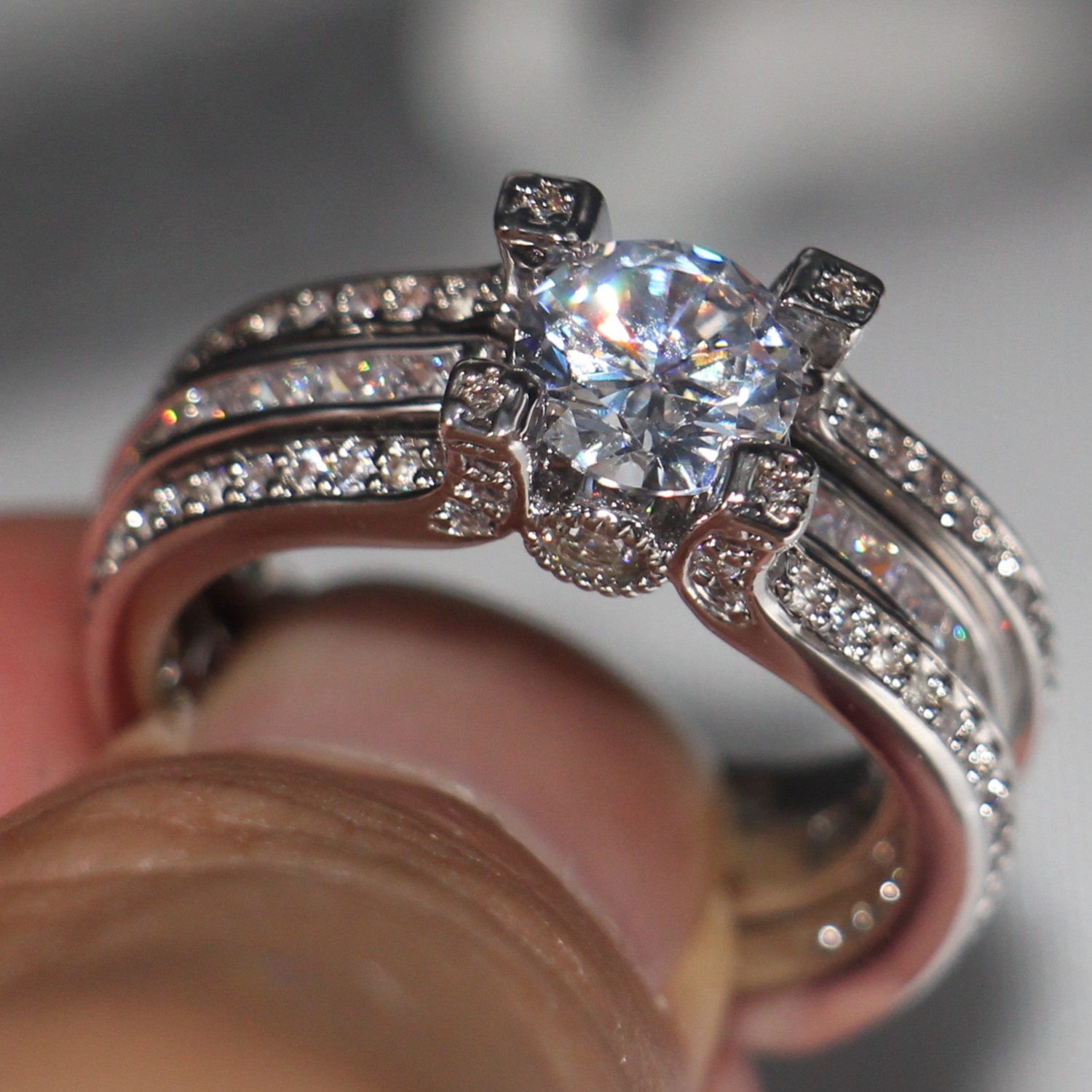 Victoria Top Sell Big Promotion Fashion Jewelry 925 Sterling Silver Round Cut White Topaz CZ Diamond Wedding Women Couple Ring Set Gift