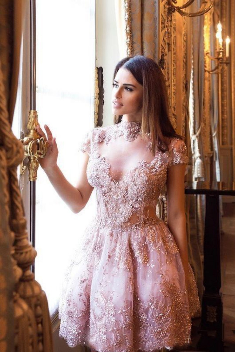 Short Cocktail Dresses Illusion Cap Sleeve Sexy Cocktail Party Dress Lace Applique Bling Beads Mini Prom Gowns