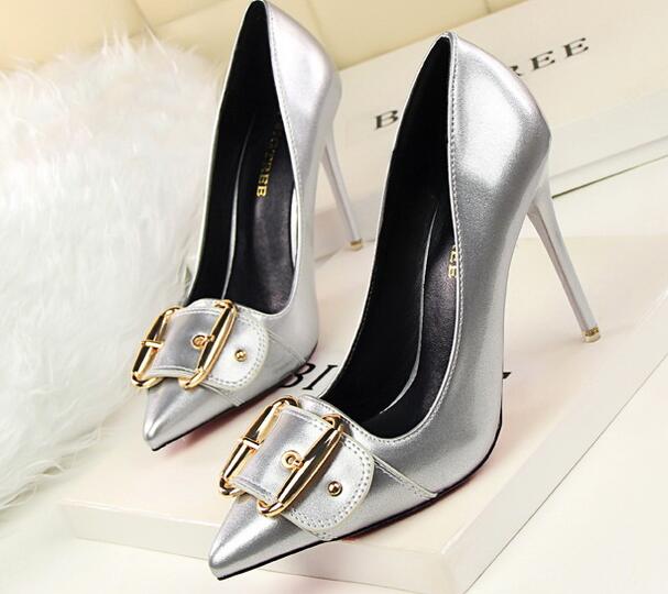 2017 sexy was thin with high heels shallow mouth pointed patent leather belt buckle red women single shoes
2017 sexy was thin with high heels shallow mouth pointed patent leather belt buckle red women single shoes