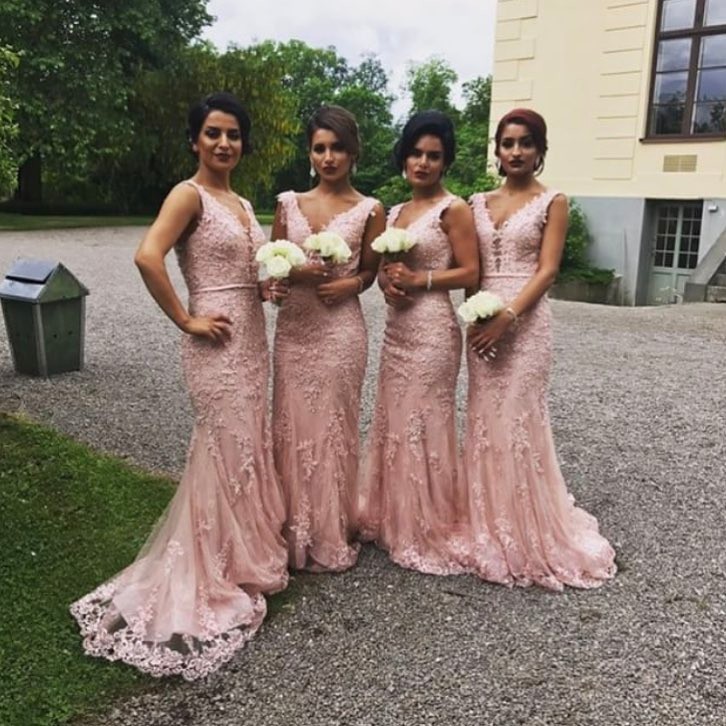 High Quality Mermaid Lace Bridesmaids Dresses Appliqued Sheer Plunging Neck Wedding Guest Dress Sweep Train Tulle Maid Of Honor Gowns
High Quality Mermaid Lace Bridesmaids Dresses Appliqued Sheer Plunging Neck Wedding Guest Dress Sweep Train Tulle Maid Of Honor Gowns
