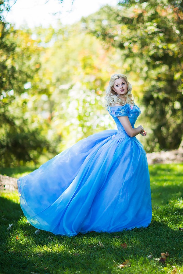 Off Shoulder Prom Dresses Beaded Applique Ball Gown Party Dress Floor Length Plus Size Gothic Evening Gowns