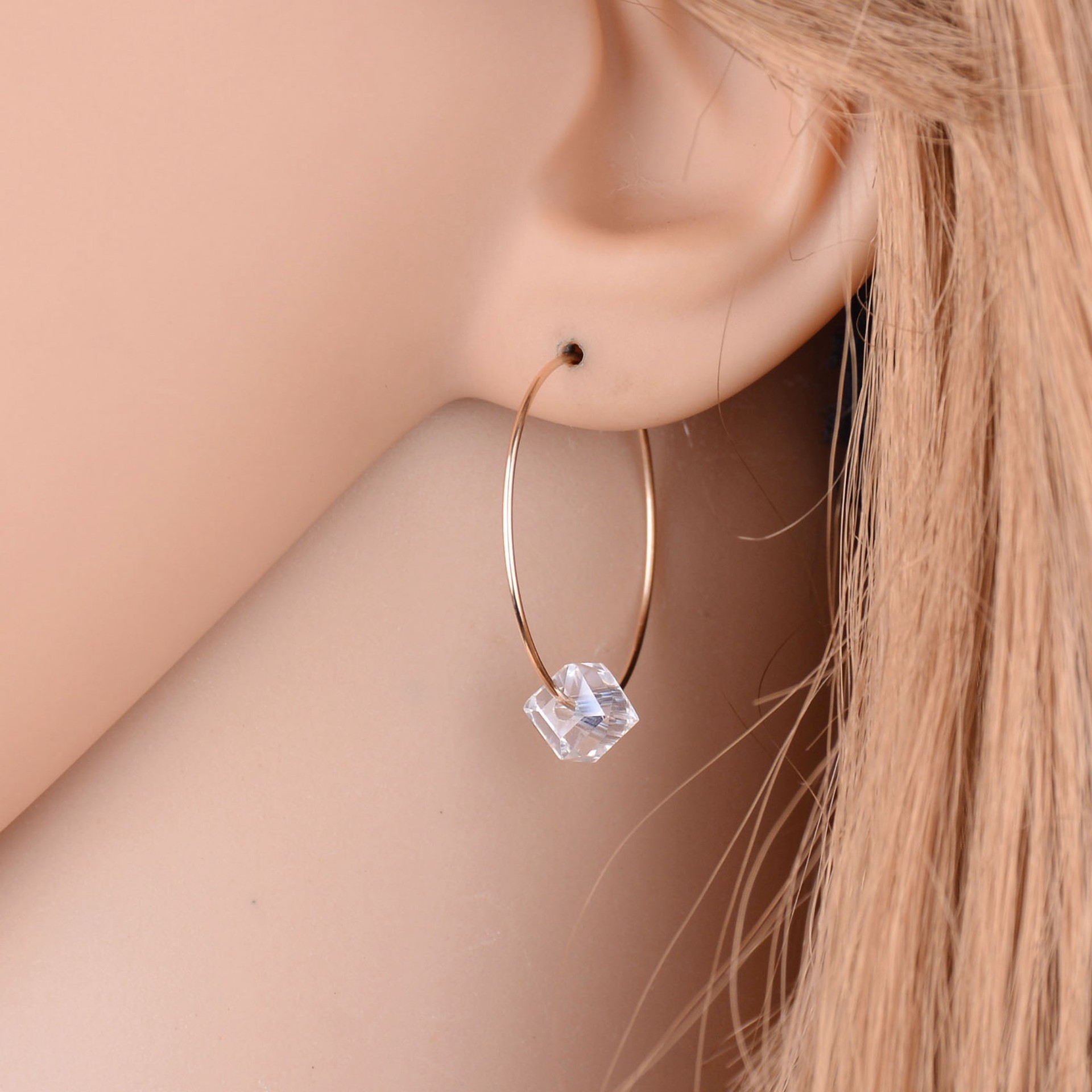 European and American minimalist circle earrings pearl transparent earrings glass beads earrings retro wholesale free shipping
European and American minimalist circle earrings pearl transparent earrings glass beads earrings retro wholesale free shipping