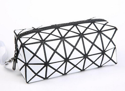 Fashion Geometric Zipper Cosmetic Bag Women Flash Diamond Leather Makeup Bag Ladies Cosmetics Organizer New Trend 2017