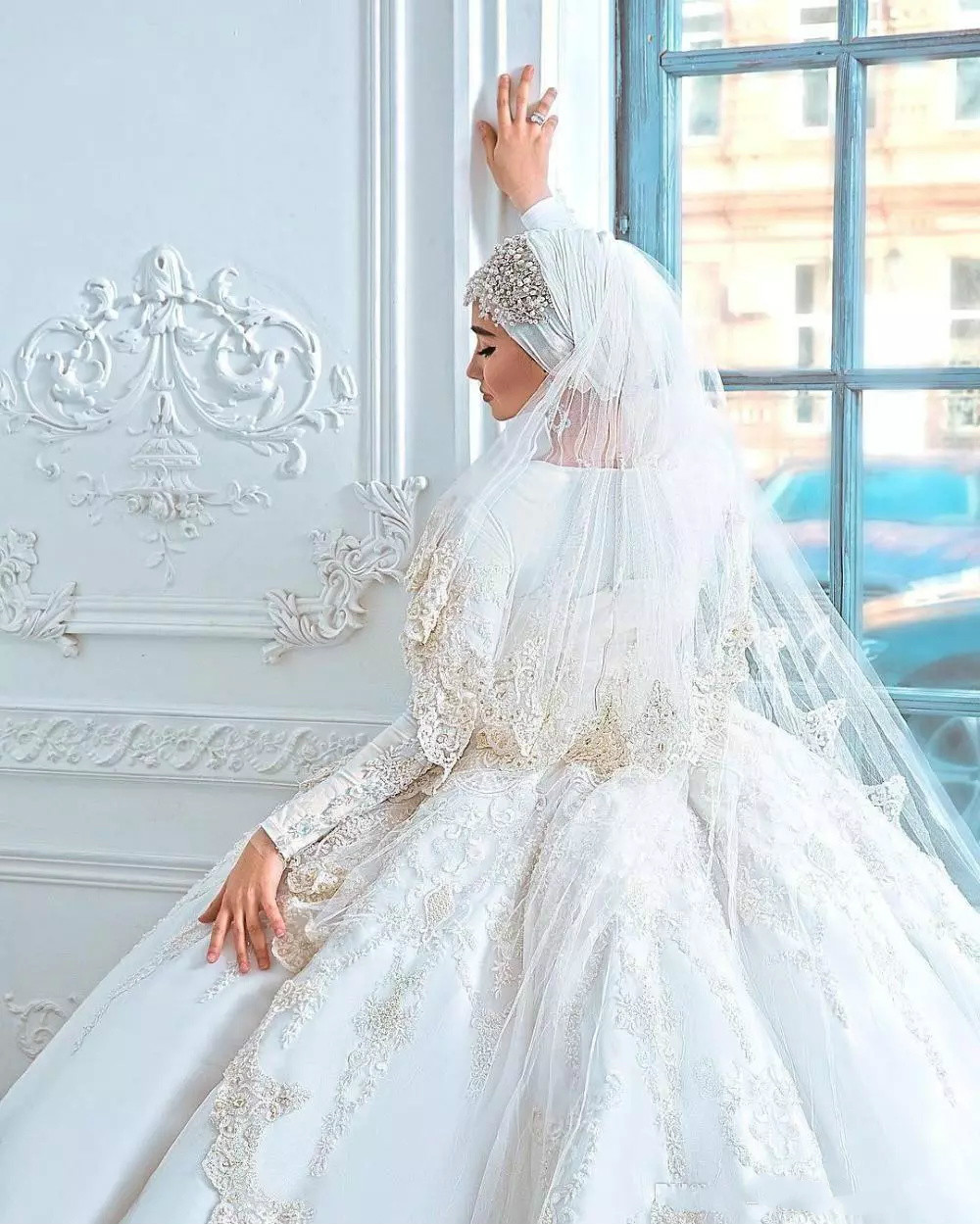 Dubai Muslim Luxury Lace Ball Gown Wedding Dresses Chapel Train Full Beads Applique Long Sleeve Wedding Dress African Plus Size Bridal Gowns