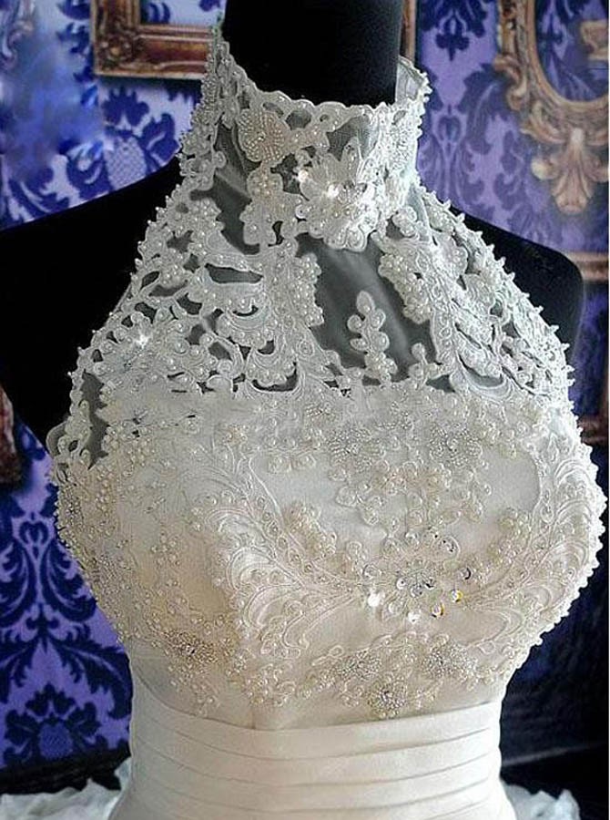 Halter High Neck Ball Gown Wedding Dress with Appliques Pearls Watteau Train Tiered Ruffles Organza Lace Applique Beaded Bridal Gowns Custom