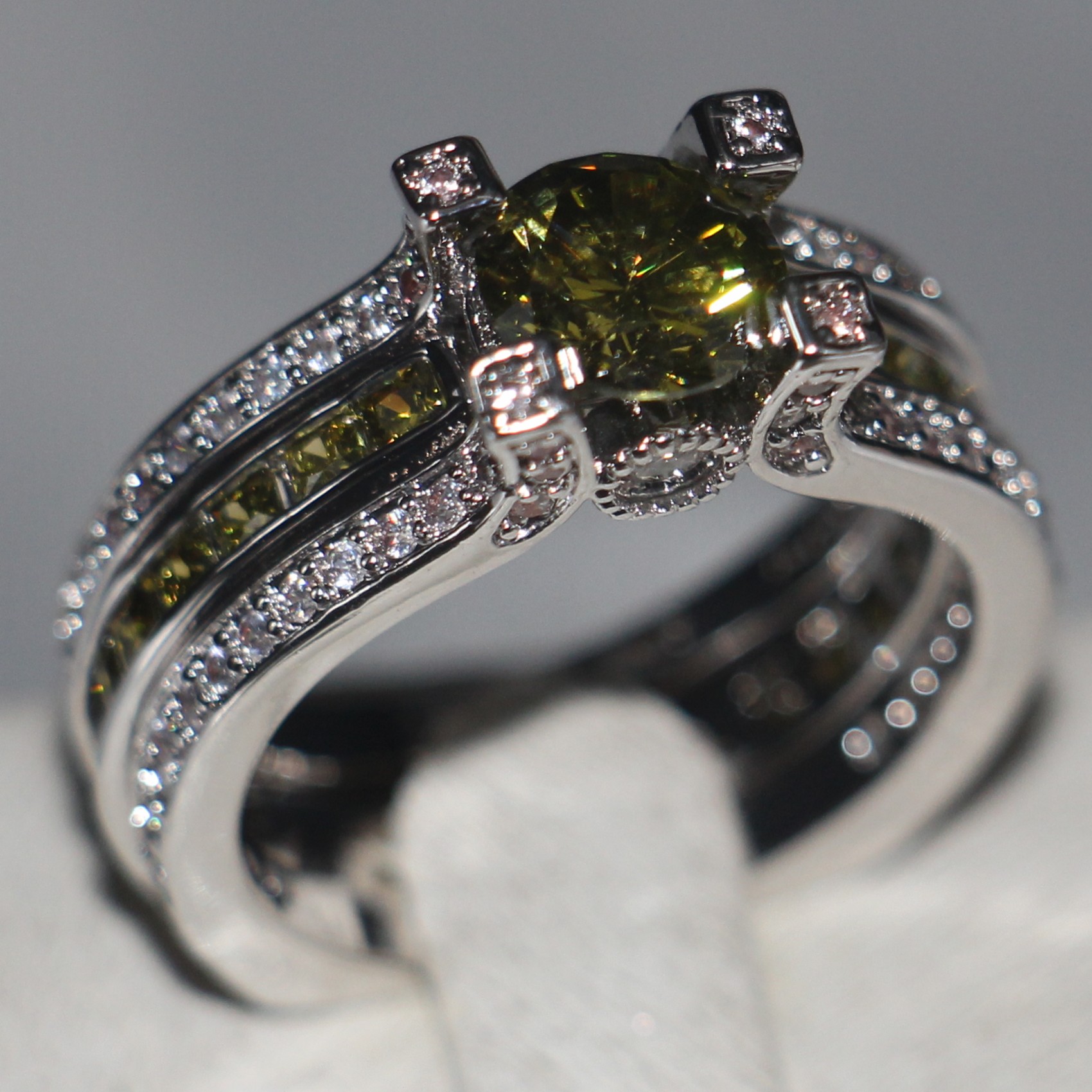 Victoria Wieck Luxury Jewelry 925 Sterling Silver choucong Olive green Topaz Gemstones Party Wedding Women Rings For Lover Gift Size 5-11
Victoria Wieck Luxury Jewelry 925 Sterling Silver choucong Olive green Topaz Gemstones Party Wedding Women Rings For Lover Gift Size 5-11
