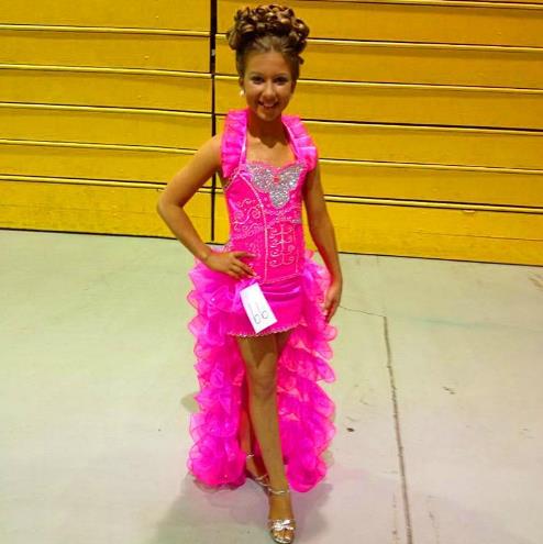2021 Cute Girls Christmas Pageant Dresses Fuchsia Organza Crystal High low Little Kids For Wedding Halter Glitz Cupcake Kids Party Dress, Brown
2021 Cute Girls Christmas Pageant Dresses Fuchsia Organza Crystal High low Little Kids For Wedding Halter Glitz Cupcake Kids Party Dress, Brown