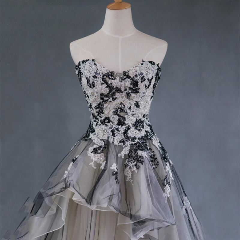 Vintage 2017 Black And White Lace Applique Wedding Dresses Gothic Sweetheart Champagne Lining Beads Long Bridal Gowns Custom Made EN2202