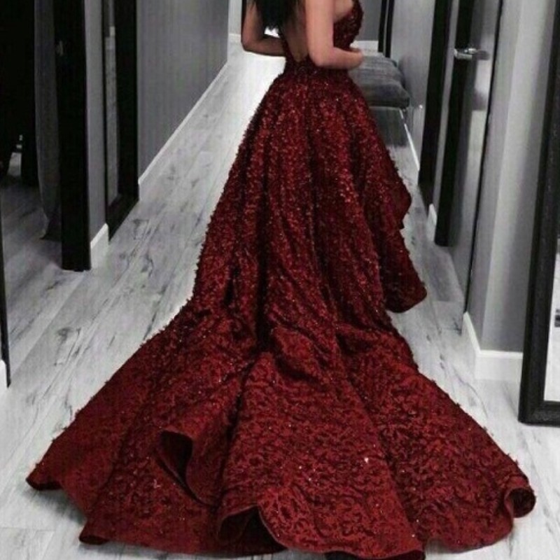 Sparkling Sequined Long Evening Dresses Halter Neck Floral Appliques Backless Red Carpet Dress Glamorous Party Prom Dress Sexy Evening Gowns