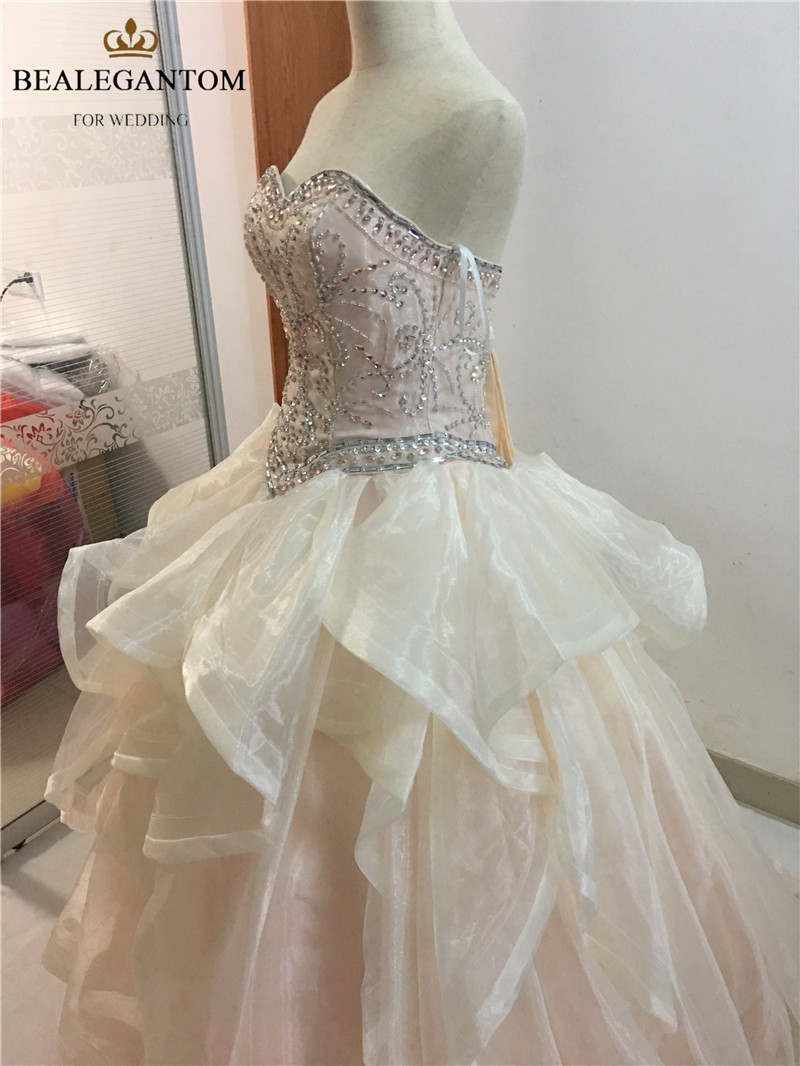2017 Sexy Sweetheart Crystal Ball Gown Quinceanera Dresses with Sequined Beading Organza Sweet 16 Dresses Vestido Debutante Gowns BQ25
