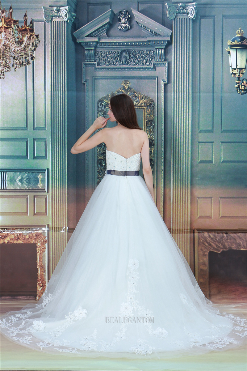 2017 White Sweetheart Lace Ball Gown Wedding Dresses Organza Appliques Beaded Flowers Cheap Lace Up Plus Size Bridal Gowns BM49