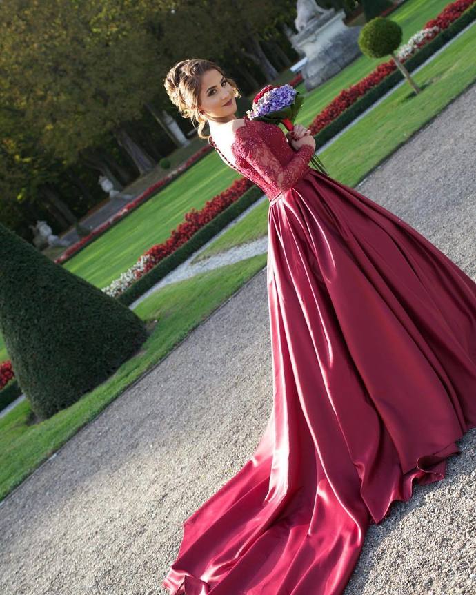 Red Long Sleeve Satin Wedding Dress Ball Gown Off the Shoulder V Neck Lace Applique Beaded Women Formal Dress for Weddings and Events