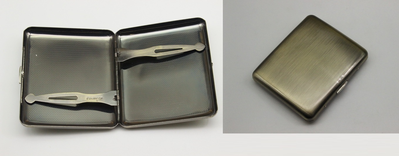 Russia USA fashion Creative vintage bronze metal cigarette case holder for 20pcs cigarettes pocket retro smoking tobacco holder box with 2 clips
Russia USA fashion Creative vintage bronze metal cigarette case holder for 20pcs cigarettes pocket retro smoking tobacco holder box with 2 clips