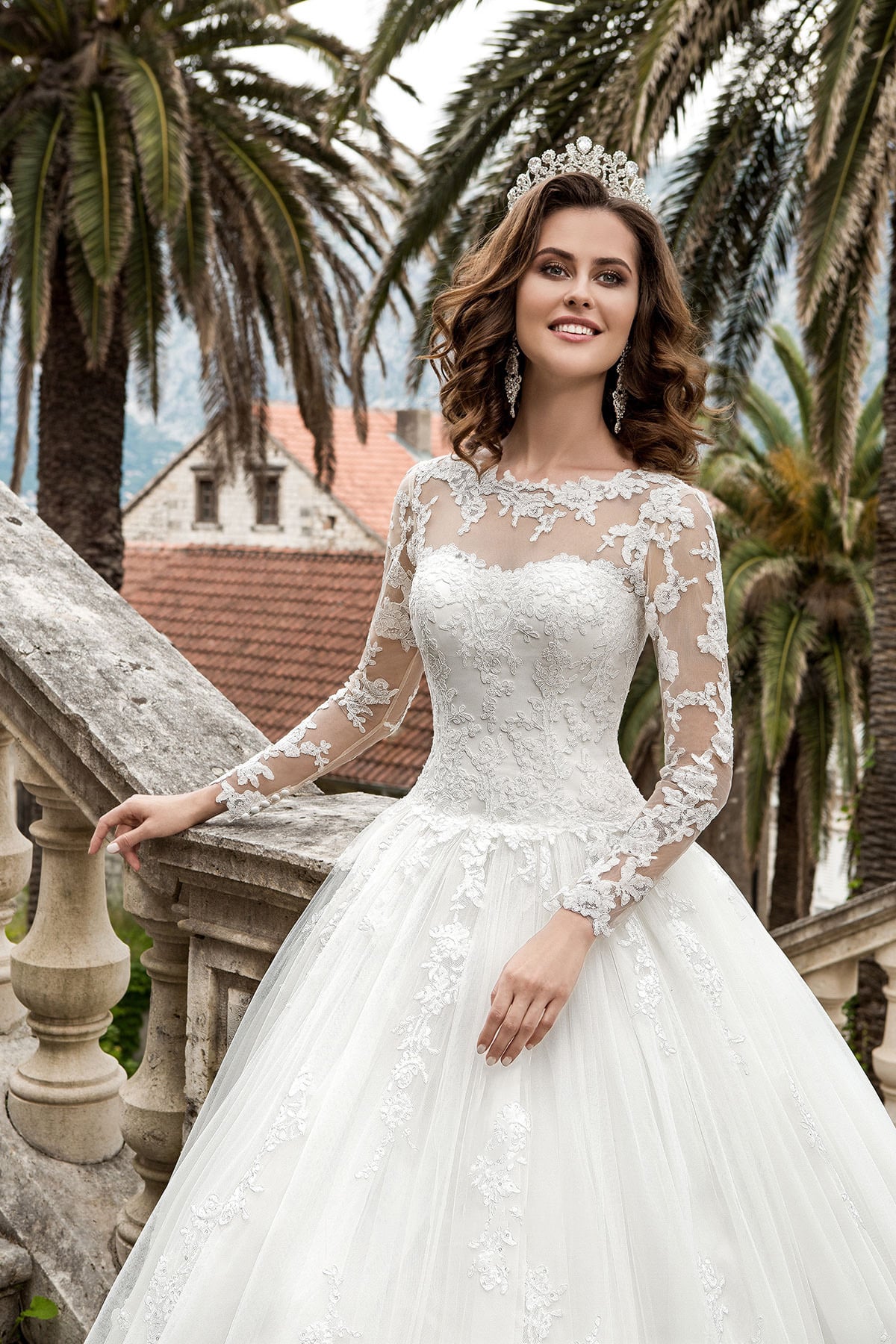 Sheer Long Sleeves Lace Wedding Dresses Ball Gown Jewel Neck Appliques Wedding Bridal Gowns With Lace Up Back Vesrtidos