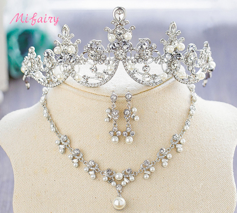 Chic Wedding Tiaras 3 Pieces Sets Stunning Bridal Tiaras Necklaces Earrings Sets Fashion Wedding Accessories H51
Chic Wedding Tiaras 3 Pieces Sets Stunning Bridal Tiaras Necklaces Earrings Sets Fashion Wedding Accessories H51