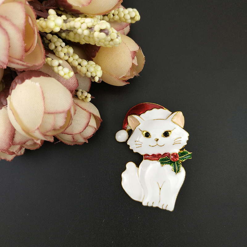 50pcs 50mm Christmas Cat With Hat Brooch Pin Gold Tone Black White Enamel Cat Brooches Cute Animal Fashion Jewelry Pins