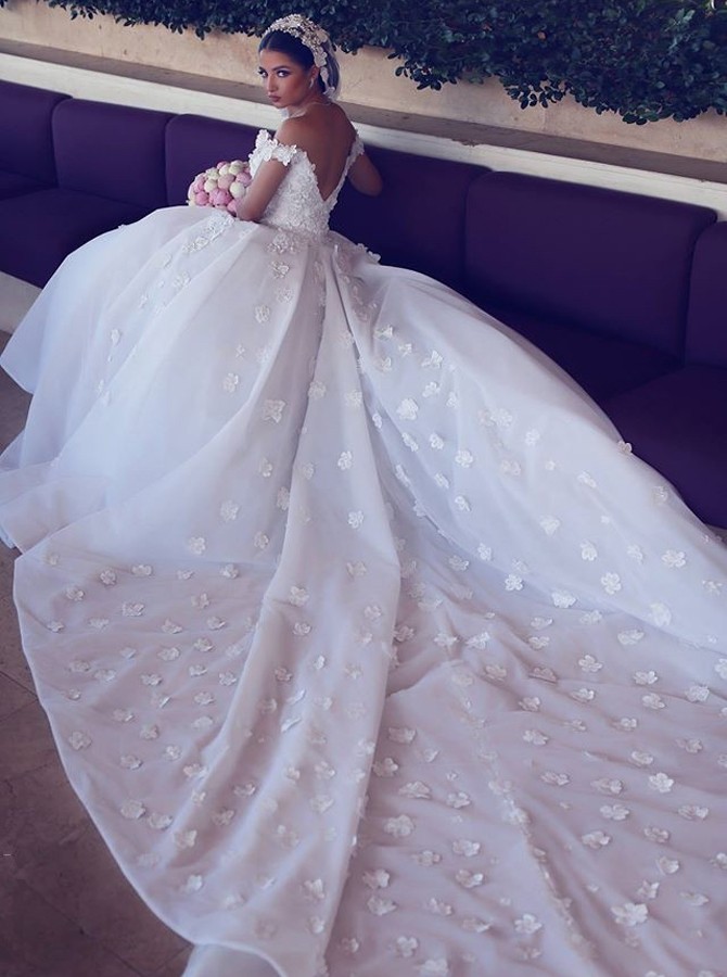 White Ball Gown Wedding Dress with Lace 3D Flowers Applique Off the Shoulder Chapel Train Tulle V Backless Bridal Custom Dress