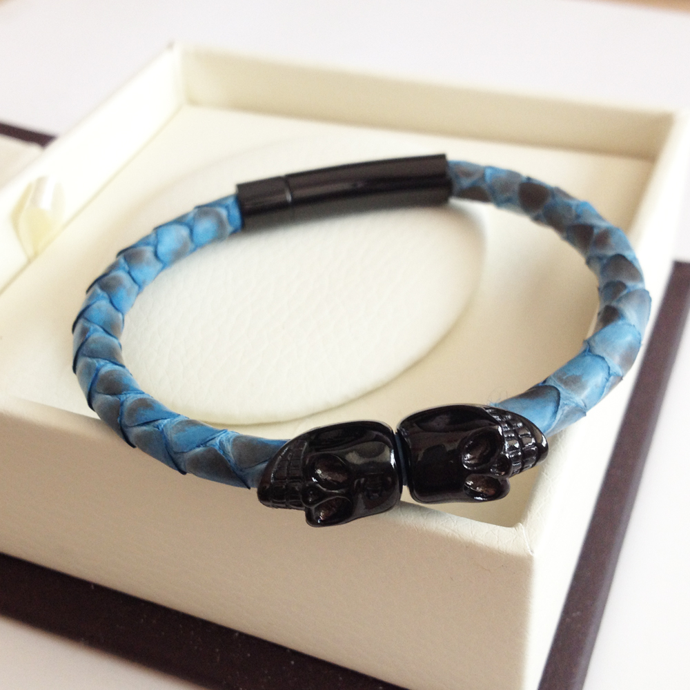 BC Customized Fashion Genuine Blue Python Leather Skull Bracelet Northskull Twin Skull Bracelets Bangles for Man Women Jewelry Gift
BC Customized Fashion Genuine Blue Python Leather Skull Bracelet Northskull Twin Skull Bracelets Bangles for Man Women Jewelry Gift