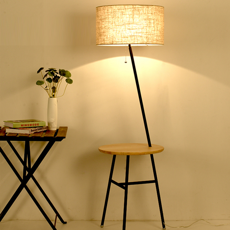 Lampe de plancher salon simple lampes de chambre moderne de la protection des yeux LED lampe de plancher verticale lampe de planche créative lumi