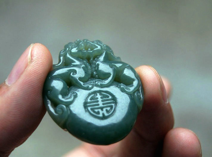 Manual sculpture. Oil cyan jade double the mythical wild animal (life of words) necklace pendant necklace