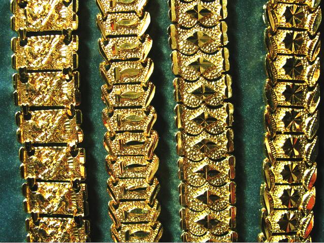 Wholesale - Brand new 40g MEN 24K YELLOW GOLD GEP SOLID FILL GP BRACELET Fashion Men Gold Bracelet 15mm * 8"
Wholesale - Brand new 40g MEN 24K YELLOW GOLD GEP SOLID FILL GP BRACELET Fashion Men Gold Bracelet 15mm * 8"