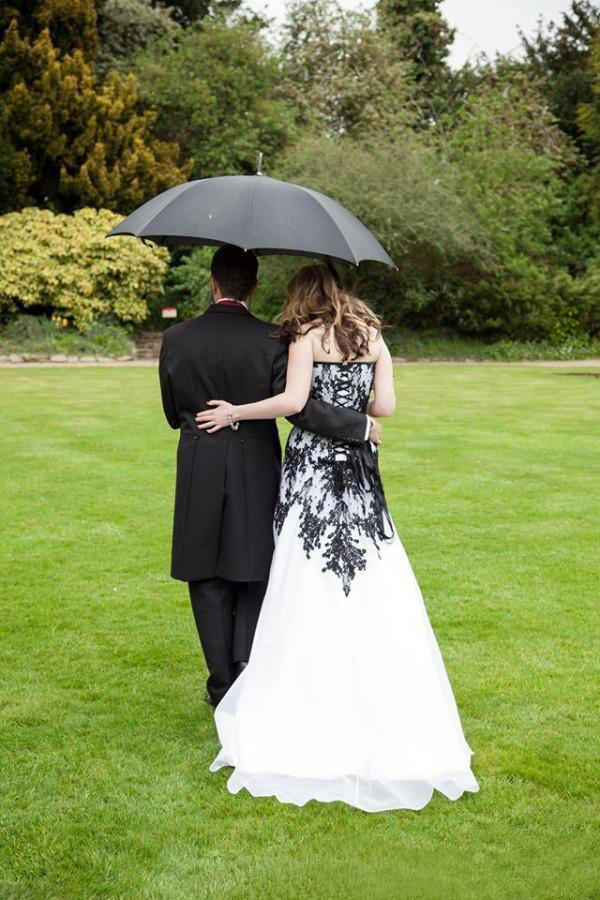 Vintage 2017 Black And White Mermaid Wedding Dresses Victorian Gothic Lace Sweetheart Long Bridal Gowns Custom Made China EN1205