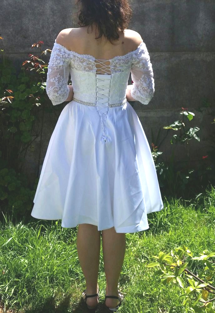 Beach Knee Length Wedding Dress Lace Applique Beaded Belt Half-sleeve Off the Shoulder Short Wedding Bridal Gowns Real Pictures