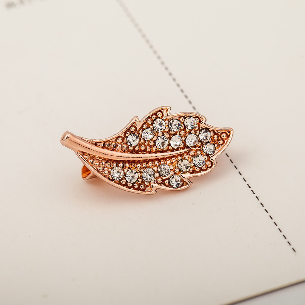 New Design Europe Style Vintage Rose Gold Color Leaf Brooches Alloy Crystal Leaves Brooch Women Lady Fashion Jewelry
New Design Europe Style Vintage Rose Gold Color Leaf Brooches Alloy Crystal Leaves Brooch Women Lady Fashion Jewelry