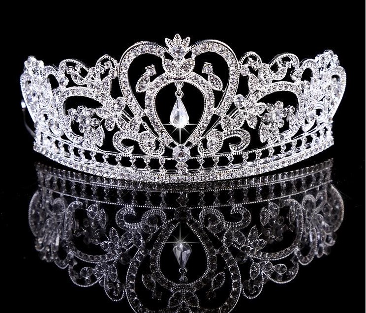 Luxurious Diamond-Inspired Bridal Jewelry Crown in Gold and Silver Tones Exquisite for Nuptial Celebrations