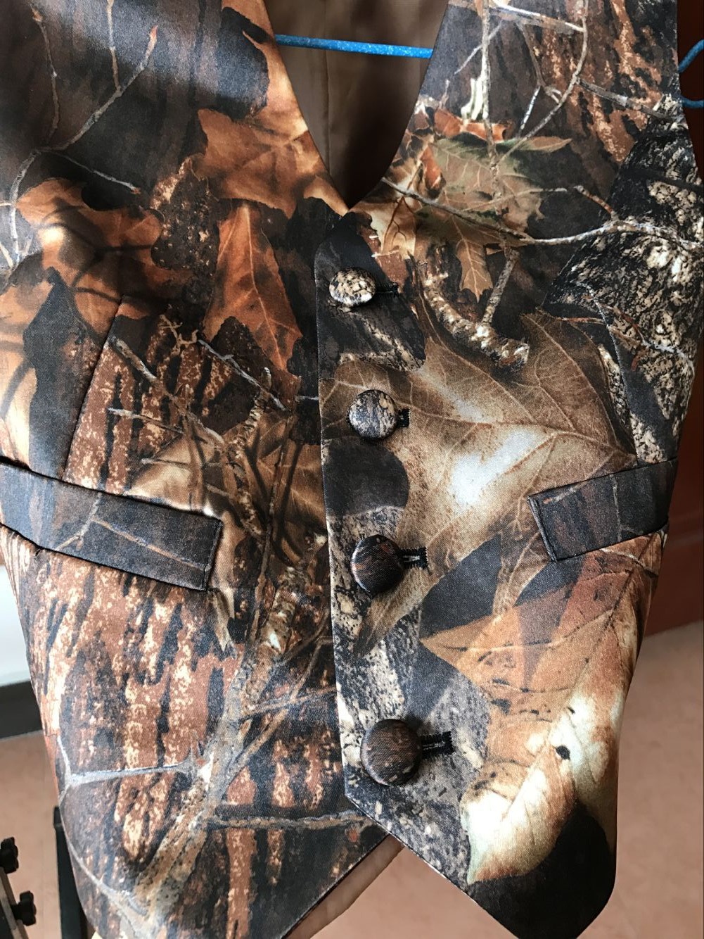 2017 New V Neck Camo Mens Wedding Vests Outerwear Groom Vest Realtree Spring Camouflage Slim Fit Mens Vests(Vest+Tie)