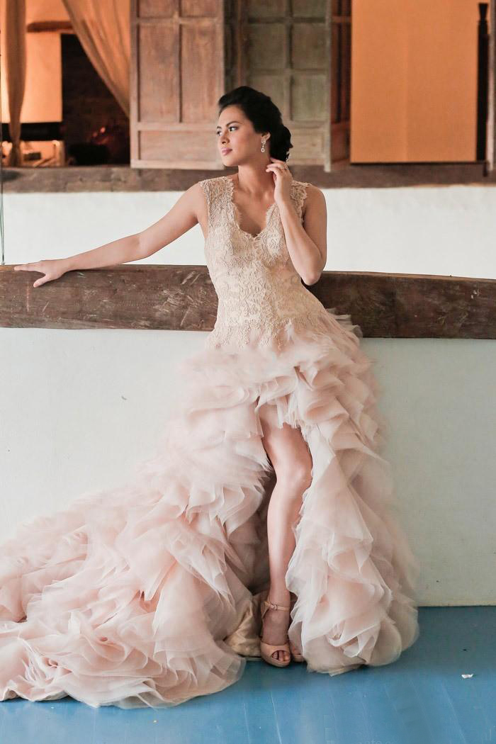 Blush Pink Organza And Lace High Low Wedding Dresses 2016 V Neck Backless Ruffles Tiered Chapel Train Bridal Gowns Custom Made EN111711