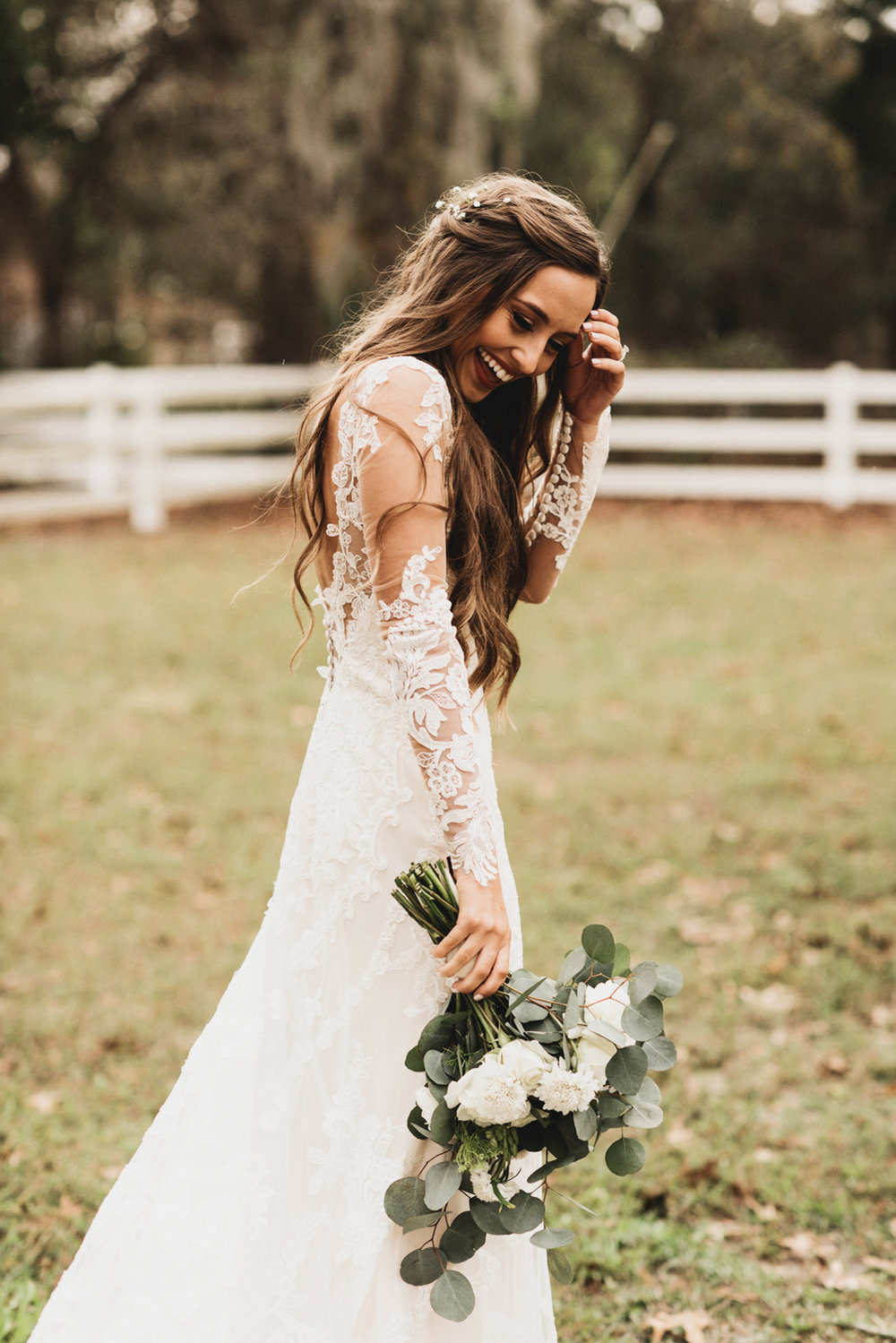 2020 New Vintage Spring Summer Lace Wedding Dresses Sheer Long Sleeves Open Back Beach Wedding Gowns for Garden Country