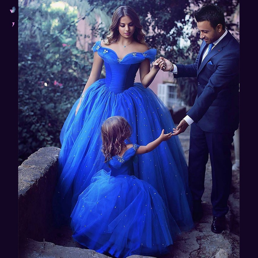 2017 Cinderella Ball Gown Prom Dresses Royal Blue Ball Gown Off the Shoulder Mother Daughter Dress Arabic Long Evening Party Gowns
