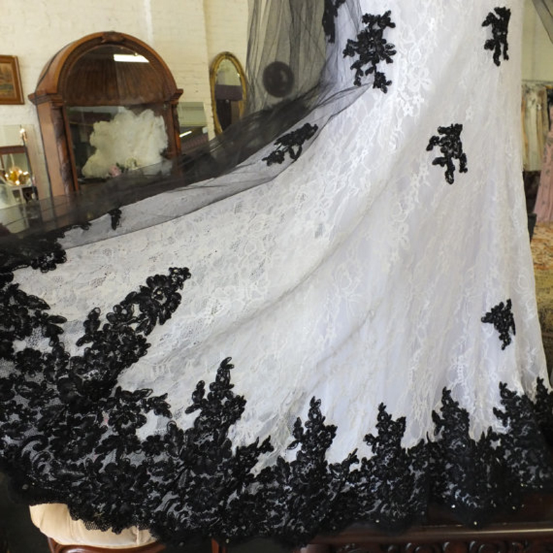 Stunning White and Black Wedding Dress Lace Mermaid Wedding Dresses Floral Lace with Applique Sweep Train Bridal Gowns
