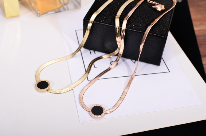 Classic Black Round brand Female Necklace Titanium Steel Rose Gold color Women Love forever stainless steel Clavicle Necklace
Classic Black Round brand Female Necklace Titanium Steel Rose Gold color Women Love forever stainless steel Clavicle Necklace
