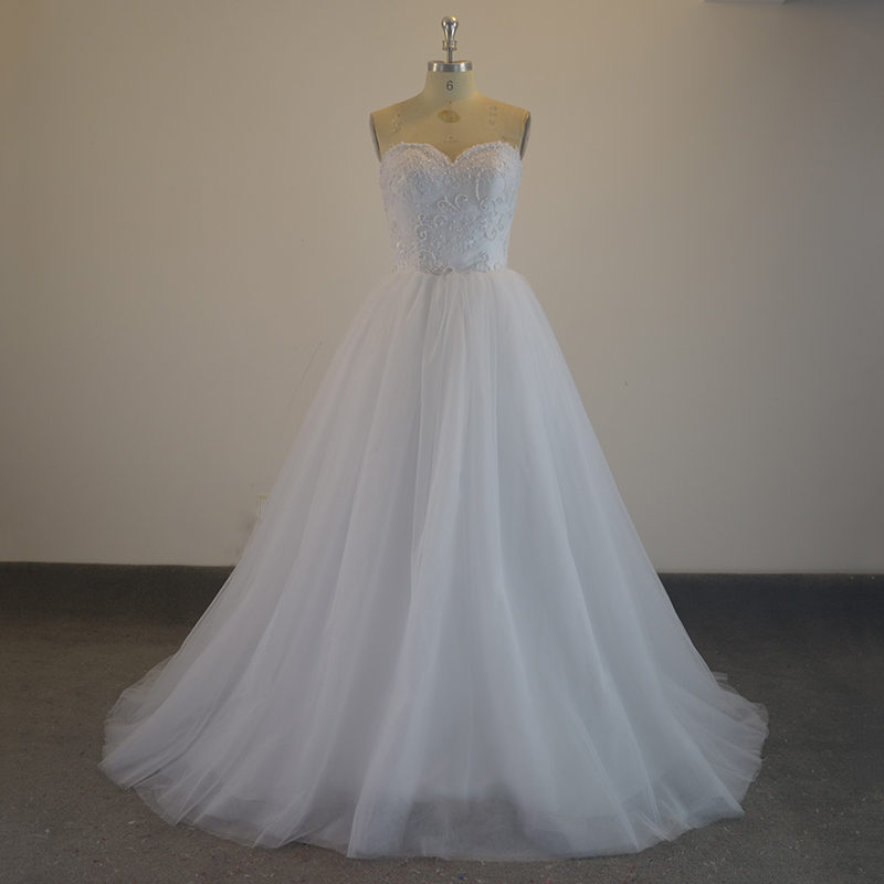 Vintage Summer Beach Lace Appliques Wedding Dresses Strapless A Line Organza Tulle Bridal Gowns Long Sweep Train Wedding Gowns, Champagne
Vintage Summer Beach Lace Appliques Wedding Dresses Strapless A Line Organza Tulle Bridal Gowns Long Sweep Train Wedding Gowns, Champagne